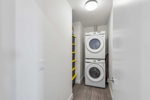 1011-730 2 Avenue Sw, Calgary, AB - Indoor Photo Showing Laundry Room