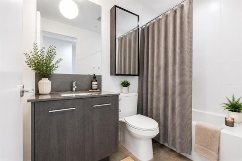 1011-730 2 Avenue Sw, Calgary, AB - Indoor Photo Showing Bathroom