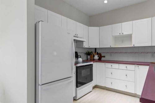 139 Hidden Valley Green Nw, Calgary, AB - Indoor Photo Showing Kitchen