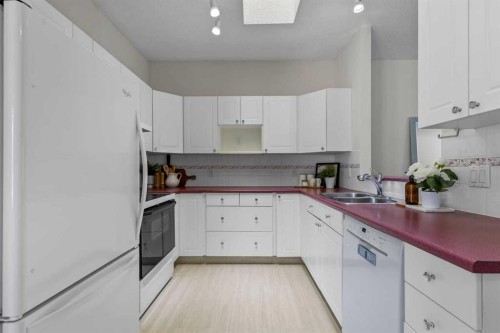 139 Hidden Valley Green Nw, Calgary, AB - Indoor Photo Showing Kitchen With Double Sink