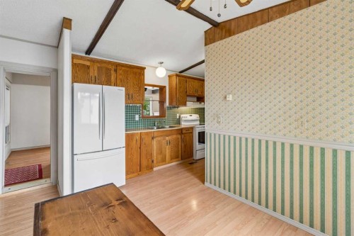 165 Spring Dale Circle Se, Airdrie, AB - Indoor Photo Showing Kitchen