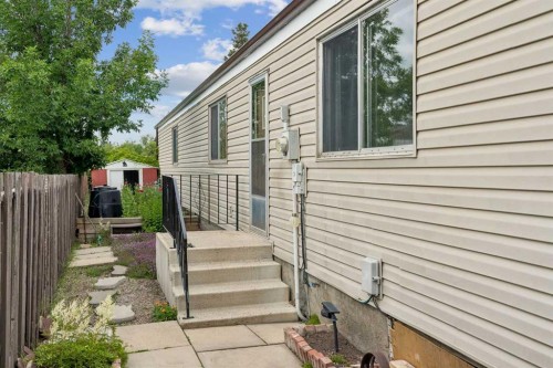 165 Spring Dale Circle Se, Airdrie, AB - Outdoor With Exterior