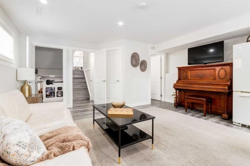 92 Covington Court Ne, Calgary, AB - Indoor Photo Showing Living Room