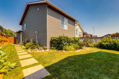 92 Covington Court Ne, Calgary, AB - Outdoor