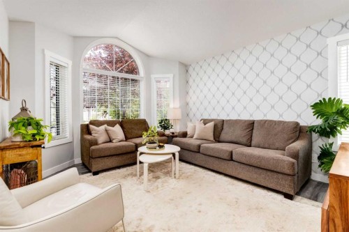 92 Covington Court Ne, Calgary, AB - Indoor Photo Showing Living Room