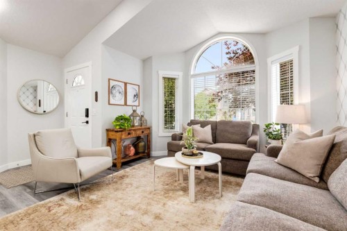 92 Covington Court Ne, Calgary, AB - Indoor Photo Showing Living Room