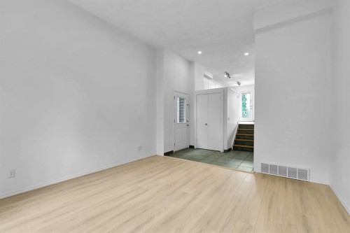 952 Wilson Way, Canmore, AB - Indoor Photo Showing Other Room