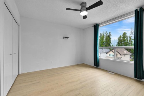 952 Wilson Way, Canmore, AB - Indoor Photo Showing Other Room