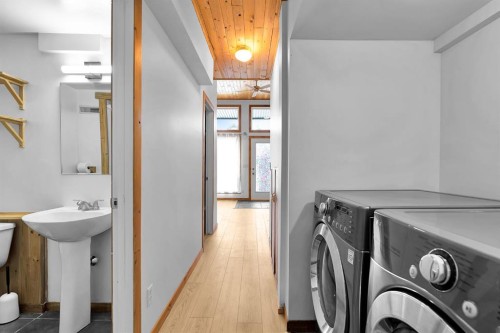 952 Wilson Way, Canmore, AB - Indoor Photo Showing Laundry Room