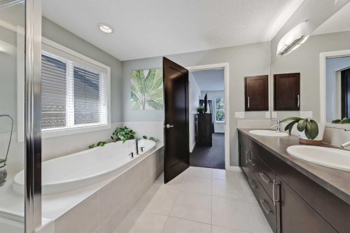 191 Chaparral Valley Terrace Se, Calgary, AB - Indoor Photo Showing Bathroom