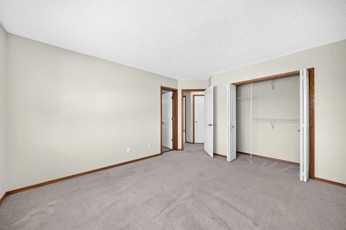 43 Somerside Common Sw, Calgary, AB - Indoor Photo Showing Other Room