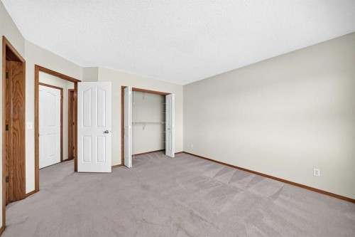 43 Somerside Common Sw, Calgary, AB - Indoor Photo Showing Other Room