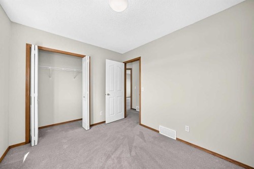 43 Somerside Common Sw, Calgary, AB - Indoor Photo Showing Other Room