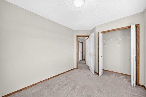 43 Somerside Common Sw, Calgary, AB - Indoor Photo Showing Other Room