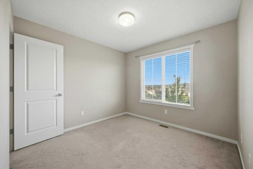 3 Evansview Gardens Nw, Calgary, AB - Indoor Photo Showing Other Room