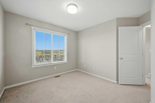 3 Evansview Gardens Nw, Calgary, AB - Indoor Photo Showing Other Room