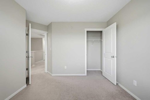 3 Evansview Gardens Nw, Calgary, AB - Indoor Photo Showing Other Room