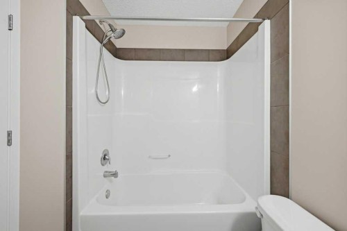 3 Evansview Gardens Nw, Calgary, AB - Indoor Photo Showing Bathroom