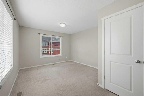 3 Evansview Gardens Nw, Calgary, AB - Indoor Photo Showing Other Room