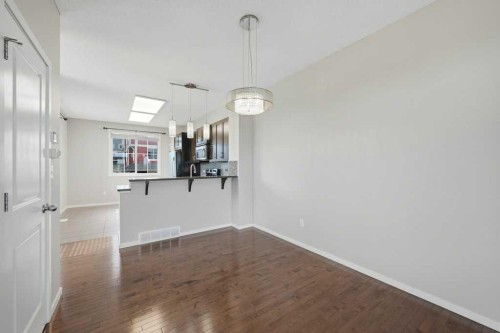 3 Evansview Gardens Nw, Calgary, AB - Indoor Photo Showing Other Room