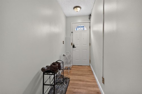 319 Rundlelawn Road Ne, Calgary, AB - Indoor Photo Showing Other Room