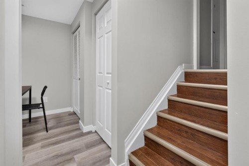 319 Rundlelawn Road Ne, Calgary, AB - Indoor Photo Showing Other Room
