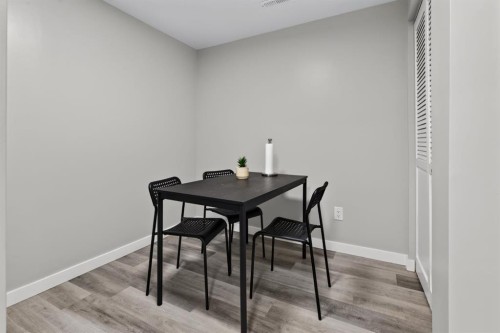 319 Rundlelawn Road Ne, Calgary, AB - Indoor Photo Showing Other Room