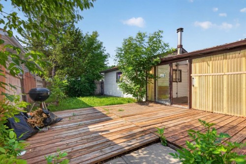 319 Rundlelawn Road Ne, Calgary, AB - Outdoor With Exterior