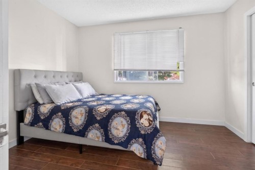 319 Rundlelawn Road Ne, Calgary, AB - Indoor Photo Showing Bedroom