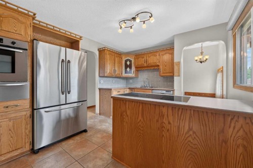 4639 Marbank Drive, Calgary, AB - Indoor Photo Showing Kitchen