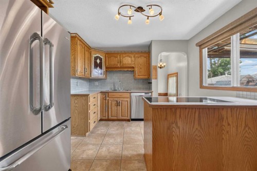 4639 Marbank Drive, Calgary, AB - Indoor Photo Showing Kitchen