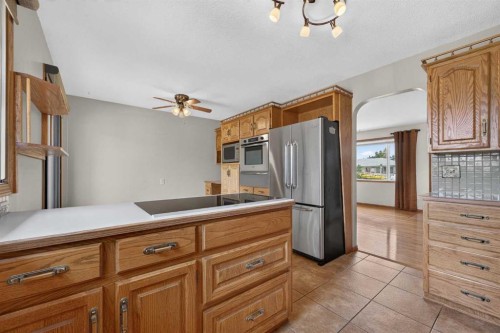 4639 Marbank Drive, Calgary, AB - Indoor Photo Showing Kitchen