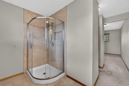 4639 Marbank Drive, Calgary, AB - Indoor Photo Showing Bathroom