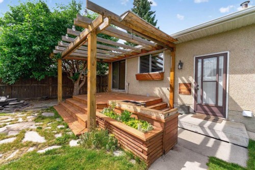 4639 Marbank Drive, Calgary, AB - Outdoor