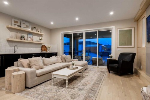 84 Timberline Way Sw, Calgary, AB - Indoor Photo Showing Living Room