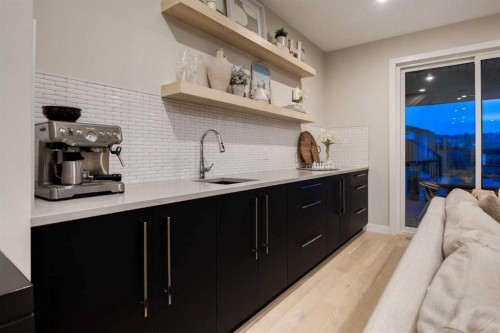 84 Timberline Way Sw, Calgary, AB - Indoor Photo Showing Kitchen