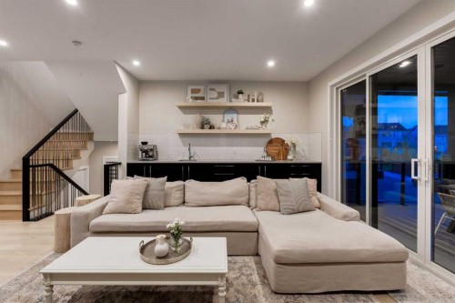 84 Timberline Way Sw, Calgary, AB - Indoor Photo Showing Living Room