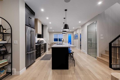 84 Timberline Way Sw, Calgary, AB - Indoor Photo Showing Kitchen With Upgraded Kitchen