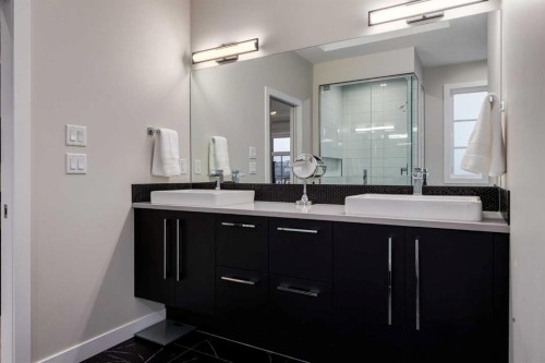 84 Timberline Way Sw, Calgary, AB - Indoor Photo Showing Bathroom