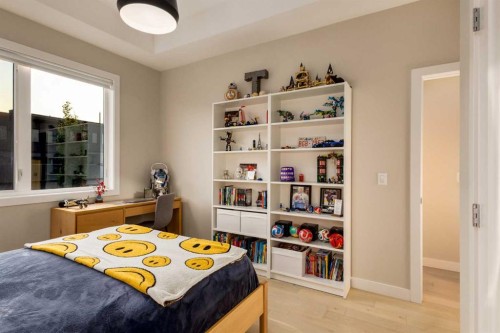 84 Timberline Way Sw, Calgary, AB - Indoor Photo Showing Bedroom