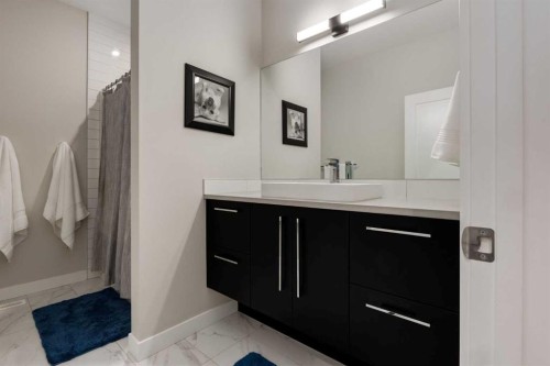 84 Timberline Way Sw, Calgary, AB - Indoor Photo Showing Bathroom