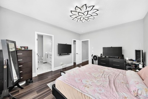 86 Carringvue Manor Nw, Calgary, AB - Indoor Photo Showing Bedroom