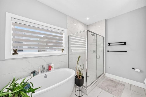 86 Carringvue Manor Nw, Calgary, AB - Indoor Photo Showing Bathroom