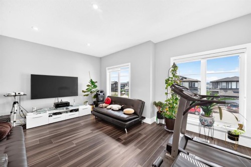 86 Carringvue Manor Nw, Calgary, AB - Indoor Photo Showing Living Room