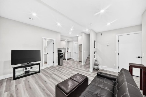 86 Carringvue Manor Nw, Calgary, AB - Indoor Photo Showing Living Room
