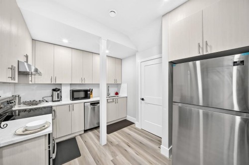 86 Carringvue Manor Nw, Calgary, AB - Indoor Photo Showing Kitchen