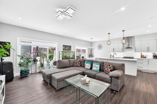 86 Carringvue Manor Nw, Calgary, AB - Indoor Photo Showing Living Room