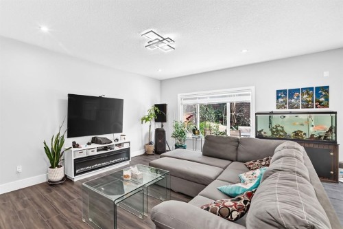 86 Carringvue Manor Nw, Calgary, AB - Indoor Photo Showing Living Room