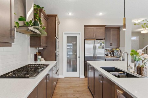 26 Evansfield Park Nw, Calgary, AB - Indoor Photo Showing Kitchen With Double Sink With Upgraded Kitchen