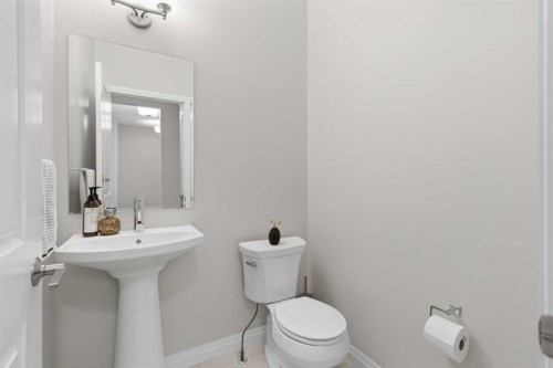 26 Evansfield Park Nw, Calgary, AB - Indoor Photo Showing Bathroom
